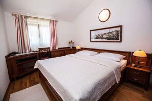 Schreibtisch, kostenloses WLAN, Bettwäsche