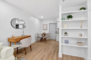 Interior - 3 Miles to Atlantic Ave - Turtle Lane (Delray Beach)