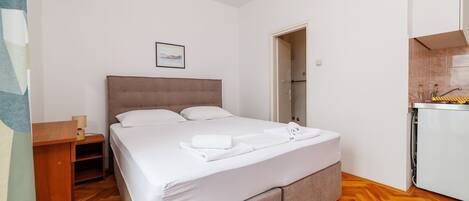 Bureau, Wi-Fi gratuit, draps fournis