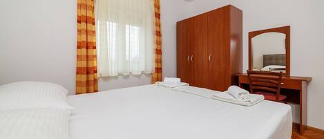 Bureau, Wi-Fi gratuit, draps fournis