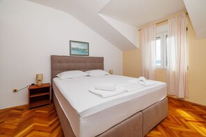 Schreibtisch, kostenloses WLAN, Bettwäsche