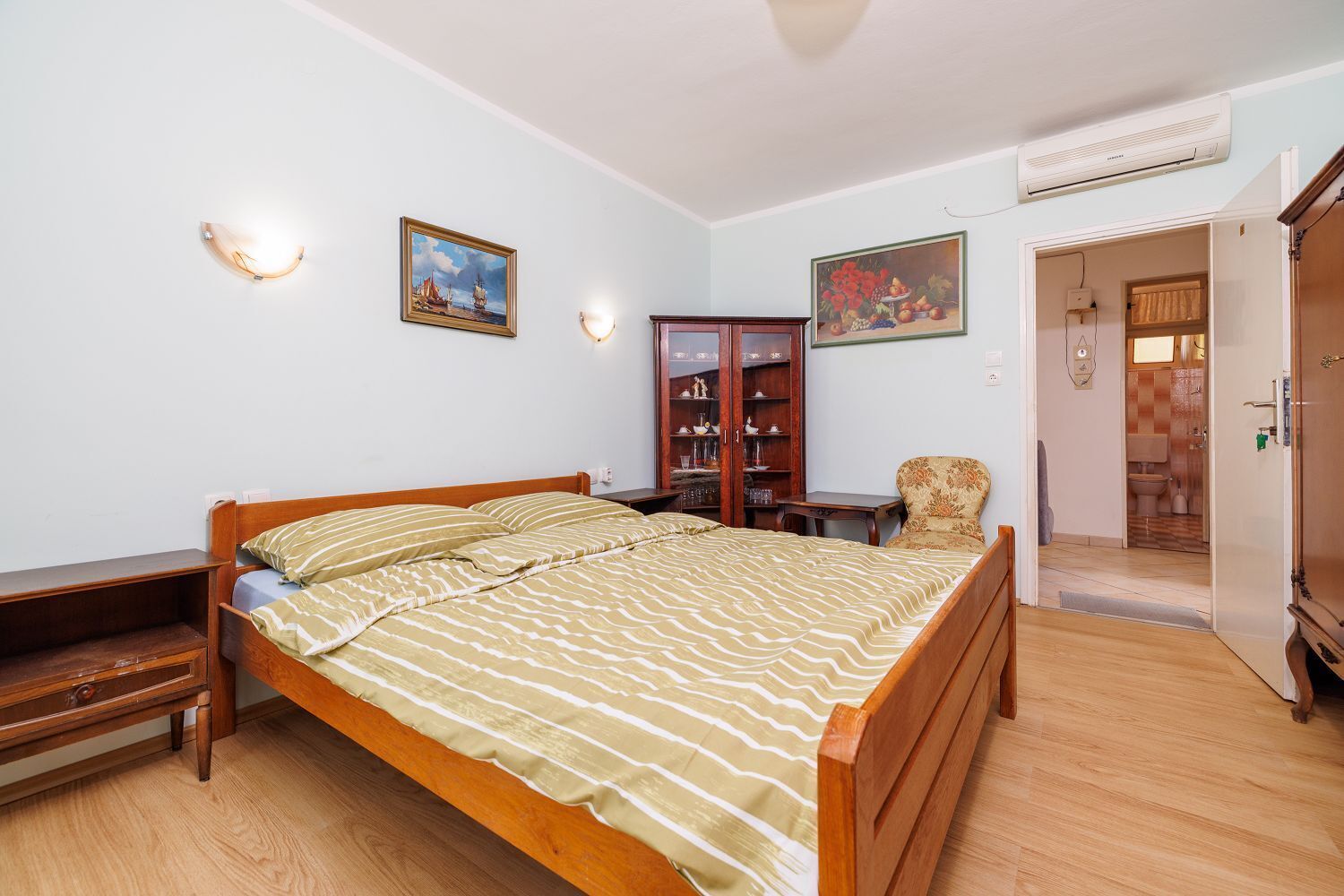 Bureau, Wi-Fi gratuit, draps fournis