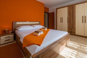 Desk, free WiFi, bed sheets