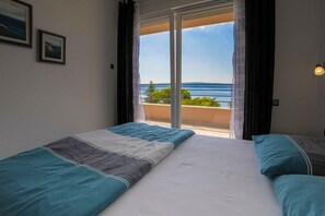 Room - Fantastic apartment just 100 metres from the beach with stunning sea views, sauna, whirlpool (Dramalj)