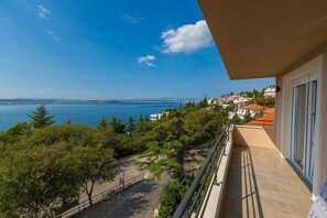 Property grounds - Fantastic apartment just 100 metres from the beach with stunning sea views, sauna, whirlpool (Dramalj)