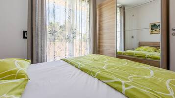1 bedroom, desk, WiFi (free), bed sheets