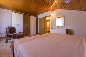 2 habitaciones, escritorio, wifi gratis y ropa de cama 