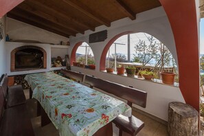 Outdoor dining - Cosy apartment with stunning sea views, barbecue area, washing machine (Crikvenica)
