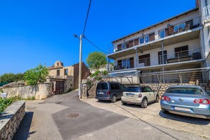 Exterior - Idyllic studio apartment with sea view, private parking, air conditioning, WiFi (Crikvenica)