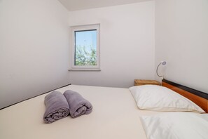 Desk, free WiFi, bed sheets - Idyllic studio apartment with sea view, private parking, air conditioning, WiFi (Crikvenica)