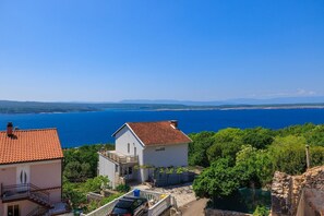 Exterior - Picturesque studio apartment with sea view, private parking, air conditioning (Crikvenica)