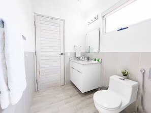 Shower, hair dryer, towels, soap - Sanctuary View -S2-508- 2 bed, 2 bath (Punta Chame)