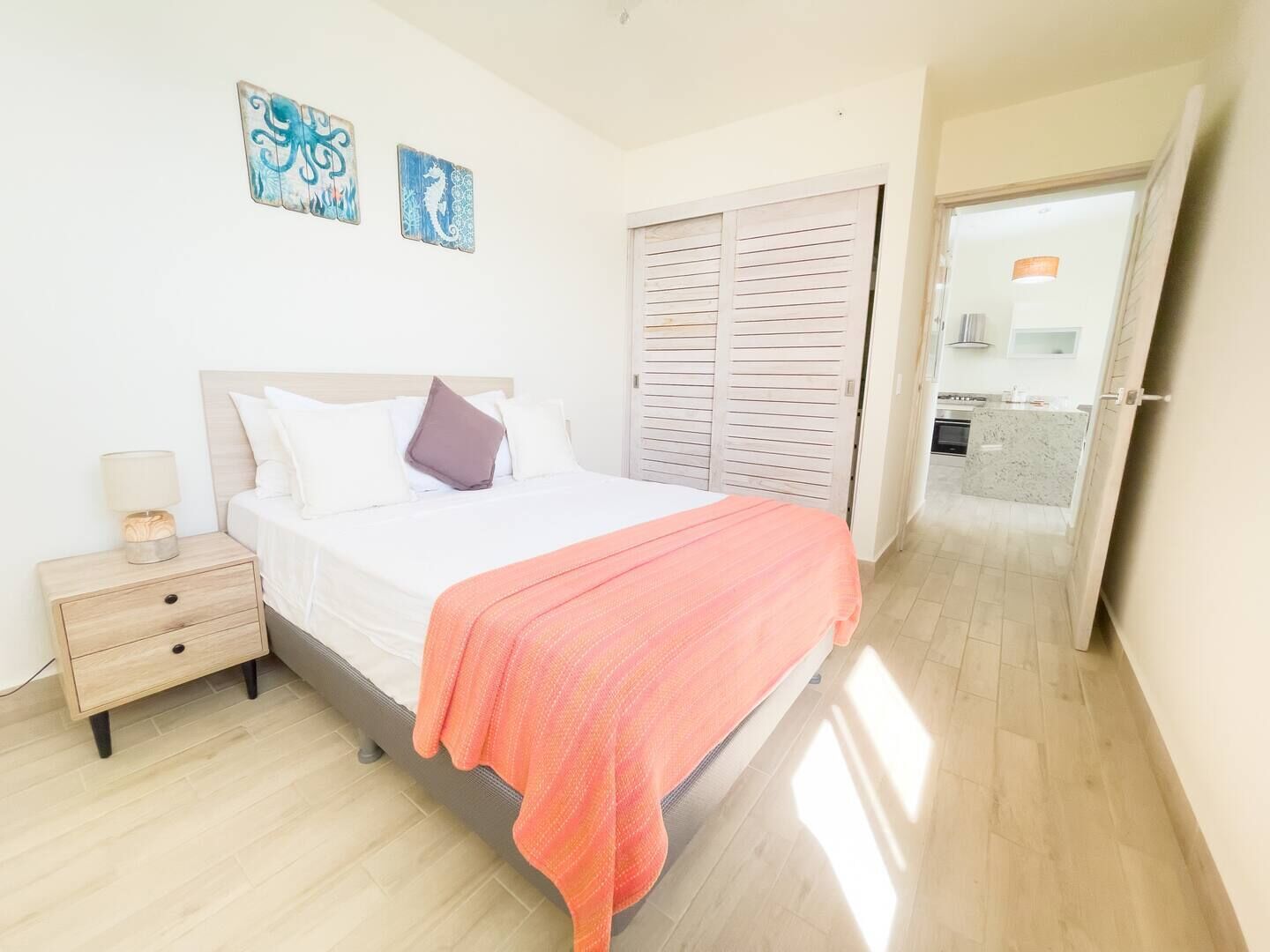 2 chambres, fer et planche à repasser, Wi-Fi, draps fournis