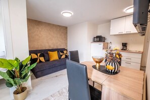Interior - Quiet apartment close to the centre with private parking and washing machine (Novi Vinodolski)