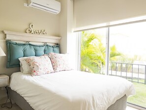 3 habitaciones, tabla de planchar con plancha, wifi y ropa de cama 