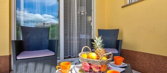 Appartement méditerranéen à seulement 300 mètres de la plage avec parking privé, barbecue, climatisation