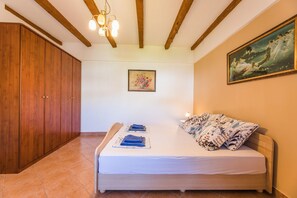 Desk, free WiFi, bed sheets