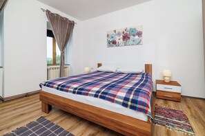 Desk, free WiFi, bed sheets - Rustic finca with 2 private parking spaces, barbecue area, washing machine (Grižane)