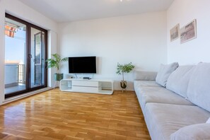 Living area - Cosy flat just 500 metres from the beach with sea views – everything within easy reach (Novi Vinodolski)