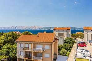 Exterior - Cosy flat just 500 metres from the beach with sea views – everything within easy reach (Novi Vinodolski)
