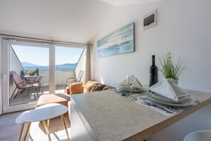 Interior - Modern studio apartment just 100 metres from the beach with stunning sea views (Novi Vinodolski)