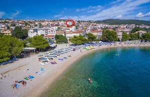 On the beach - Comfortable flat with sea view, air conditioning, WiFi and washing machine (Crikvenica)