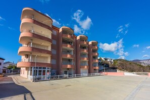 Exterior - Attic apartment with sea view, private parking and washing machine (Crikvenica)
