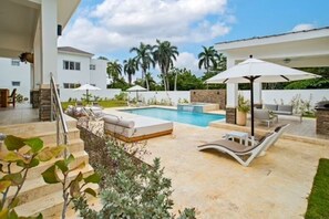 Pool - Luxury 5-Bedroom Villa Park #10 - Real Estate Green-band All-Inclusive (Puerto Plata)