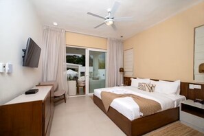 Tabla de planchar con plancha, wifi y ropa de cama 