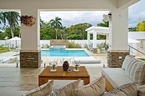 Pool - Luxury 5-Bedroom Villa Park #10 - Real Estate Green-band All-Inclusive (Puerto Plata)