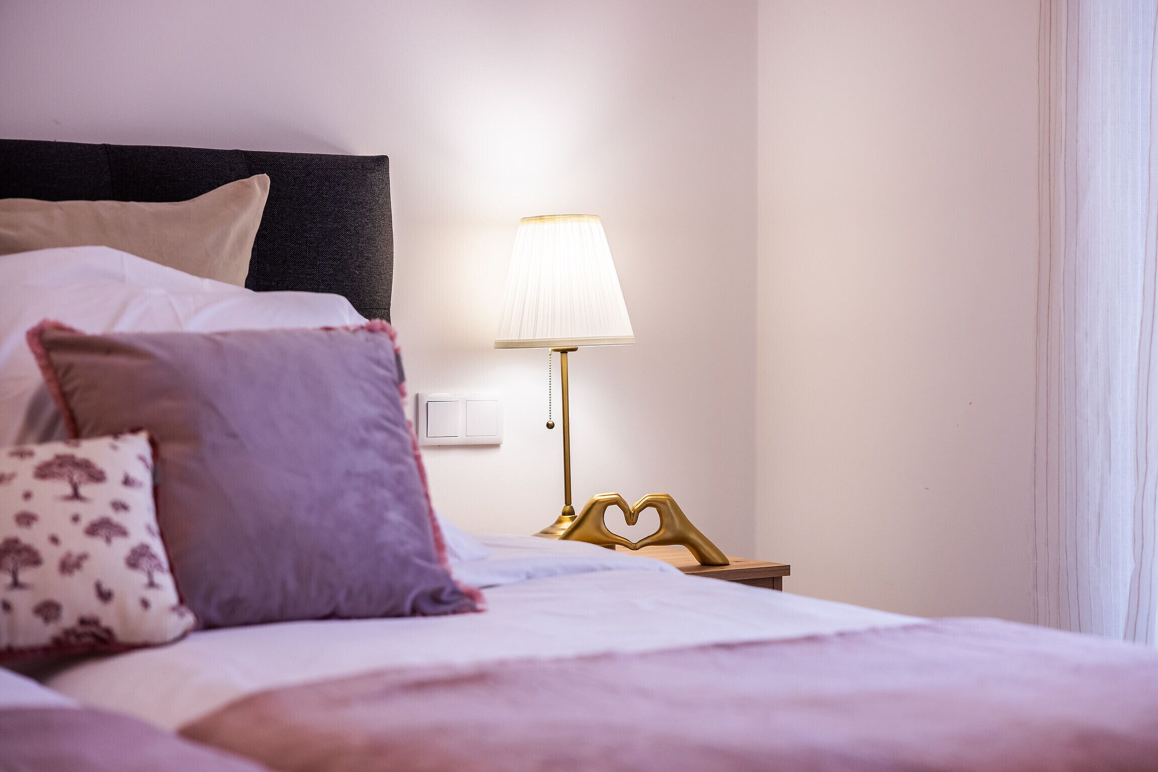 5 bedrooms, iron/ironing board, free WiFi, bed sheets