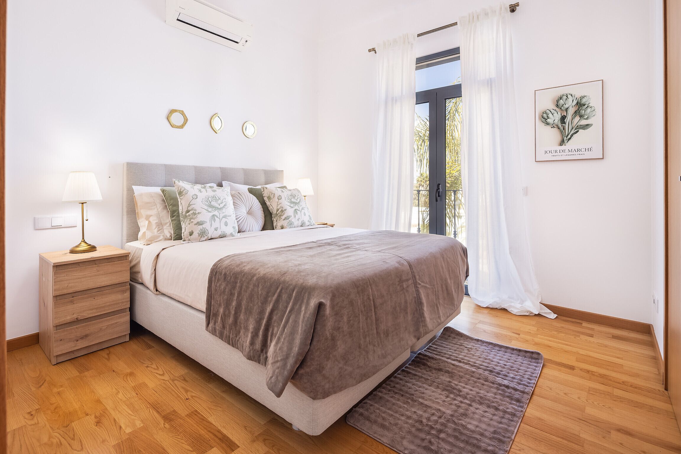 5 habitaciones, tabla de planchar con plancha y wifi gratis 