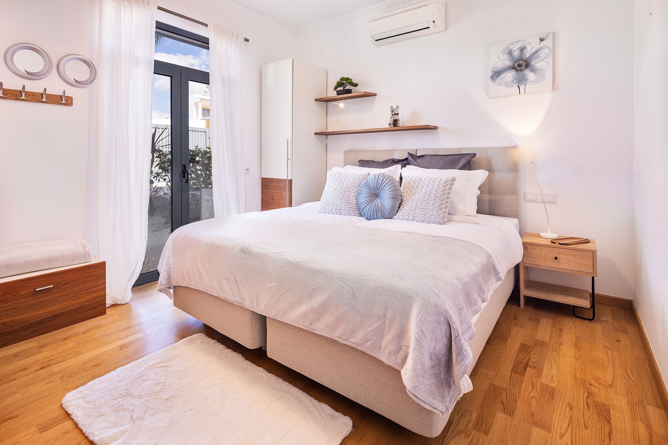 5 habitaciones, tabla de planchar con plancha y wifi gratis 