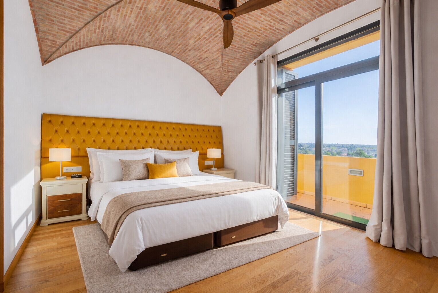 5 makuuhuonetta, silitysrauta/-lauta, ilmainen Wi-Fi, vuodevaatteet