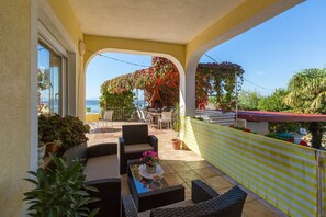Outdoor dining - Pet-friendly apartment with large terrace and magnificent sea views (Dramalj)