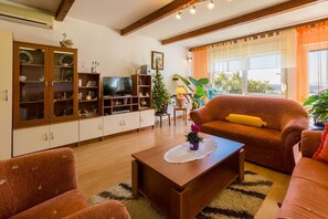 Living area - Pet-friendly apartment with large terrace and magnificent sea views (Dramalj)