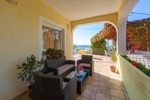 Terrace/patio - Pet-friendly apartment with large terrace and magnificent sea views (Dramalj)