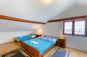 2 bedrooms, desk, free WiFi, bed sheets - Vintage apartment just 490 metres from the beach with sea views, barbecue area, air conditioning (Dramalj)