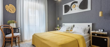 Skrivebord, wi-fi (inkludert) og sengetøy