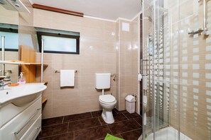 Towels - Dog-friendly apartment just 450 metres from the beach with sea views, barbecue, parking space (Dramalj)