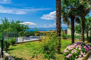 Terrace/patio - Mediterranean apartment with sea view, parking space, cot, garden (Crikvenica)