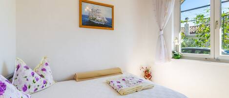 Desk, free WiFi, bed sheets