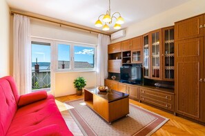DVD player - Vintage-style apartment just 450 metres from the beach with sea views – dogs welcome (Crikvenica)