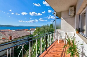 Property grounds - Dog-friendly apartment just 450 metres from the beach with stunning sea views (Crikvenica)