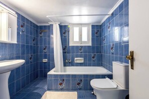 Hair dryer - Massive 4BR Retro Apartment | 3 min Walk to Beach (Kos)