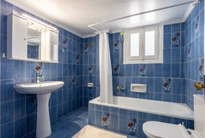Hair dryer - Massive 4BR Retro Apartment | 3 min Walk to Beach (Kos)