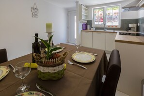 Kühlschrank, Herdplatte, Geschirrspüler