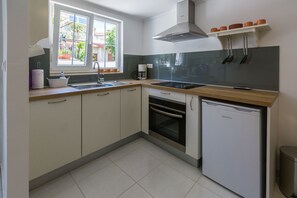 Kühlschrank, Herdplatte, Geschirrspüler