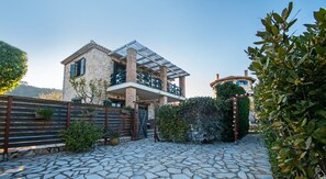 Exterior - Valory's Stone House (Ano Vasilikos)