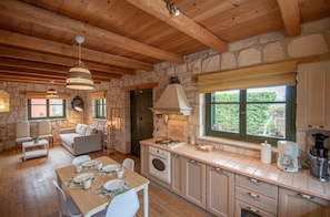Coffee/tea maker, fridge, oven, stovetop - Valory's Stone House (Ano Vasilikos)